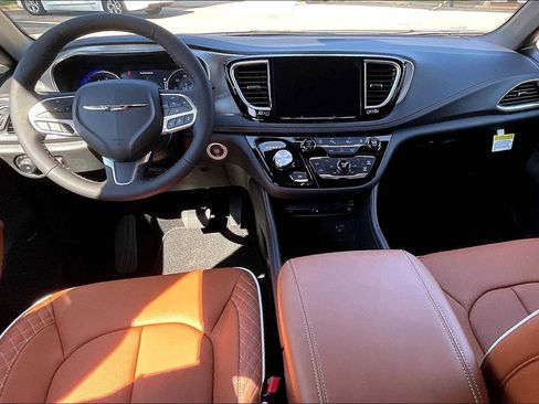 New 2026 Chrysler Pacifica Pinnacle image 5