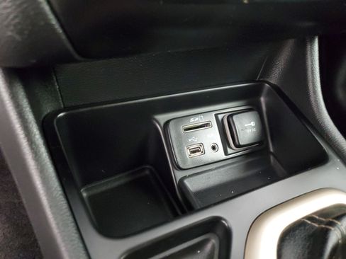 Used 2017 Jeep Cherokee Sport FWD image 18