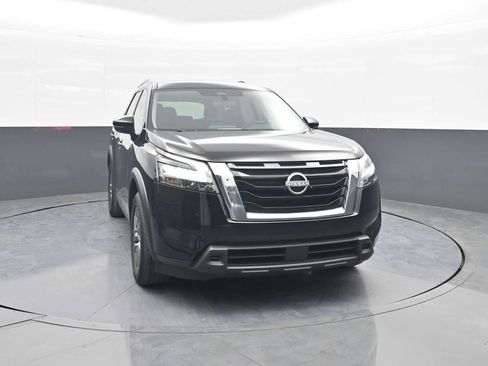 Used 2025 Nissan Pathfinder SV AWD/4WD image 2