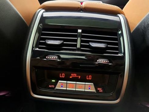 Used 2024 BMW X7 xDrive40i w/ M Sport Package AWD/4WD image 58