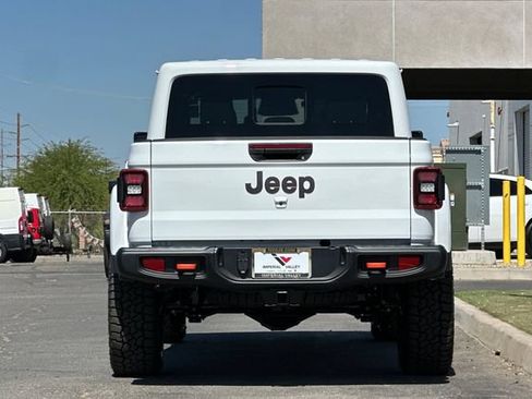 New 2026 Jeep Gladiator Mojave w/ Steel Bumper Group AWD/4WD image 4