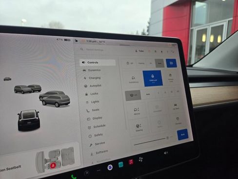 Used 2020 Tesla Model Y Long Range image 26