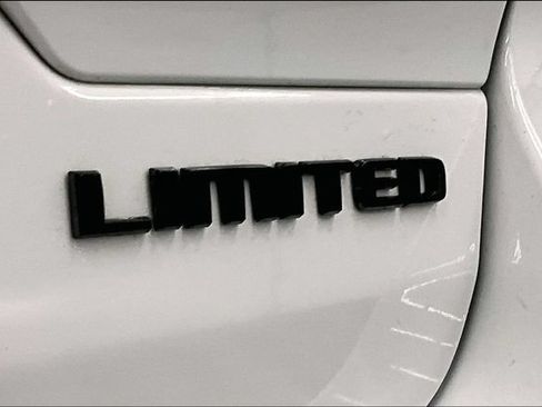 Used 2024 Jeep Grand Cherokee Limited w/ Luxury Tech Group II AWD/4WD image 9