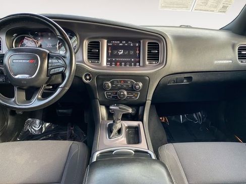Used 2019 Dodge Charger SXT image 10