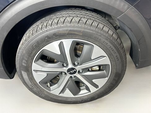 Used 2022 Kia Niro EX w/ Cold Weather Package image 11