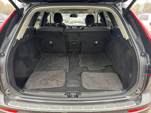 Used 2022 Volvo XC60 B5 Momentum w/ Climate Package image 8