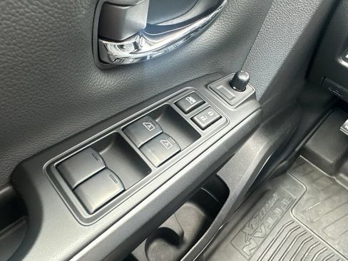 Used 2024 Nissan Titan PRO-4X w/ Pro-4x Convenience Package AWD/4WD image 14