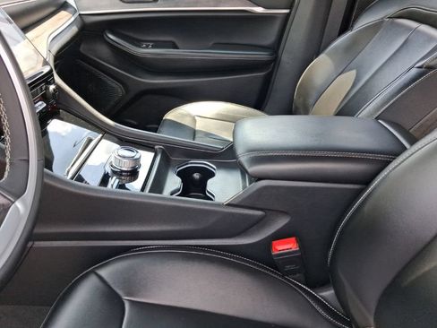 Used 2023 Jeep Grand Cherokee Altitude AWD/4WD image 14