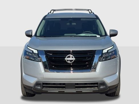 New 2025 Nissan Pathfinder SV image 4
