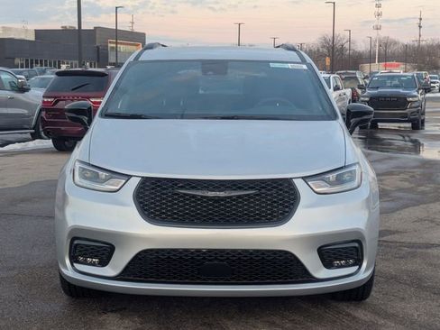 New 2026 Chrysler Pacifica Select w/ S Appearance Package FWD image 8