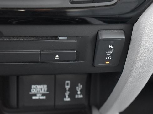 Used 2018 Honda Pilot Touring image 11