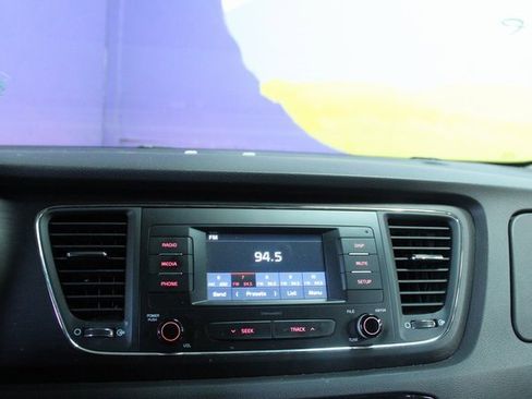 Used 2018 Kia Sedona L image 16