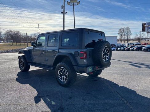 Used 2025 Jeep Wrangler Unlimited Rubicon w/ Convenience Group image 3