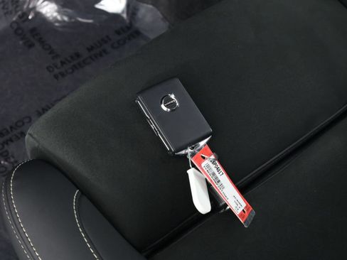 Certified 2023 Volvo XC40 Recharge Ultimate AWD/4WD image 31