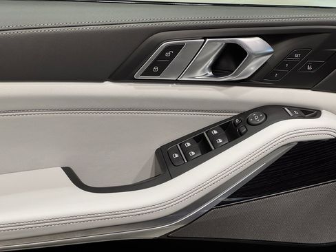 Used 2026 BMW X5 xDrive50e w/ M Sport Package image 15