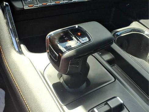 Used 2024 GMC Sierra 1500 AT4 w/ Technology Package AWD/4WD image 10
