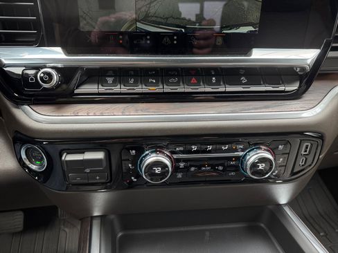 New 2025 GMC Sierra 3500 SLT w/ SLT Premium Package image 21