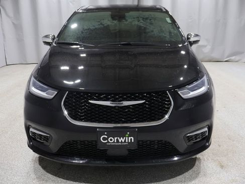 Used 2022 Chrysler Pacifica Limited image 6