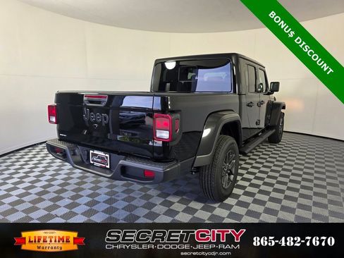 New 2025 Jeep Gladiator Sport image 7