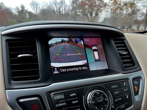 Used 2018 Nissan Pathfinder SL image 45