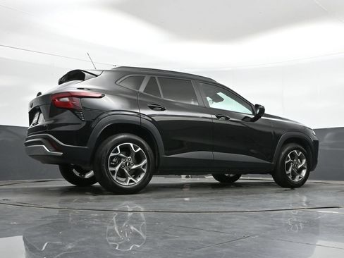 Used 2025 Chevrolet Trax LT FWD image 40