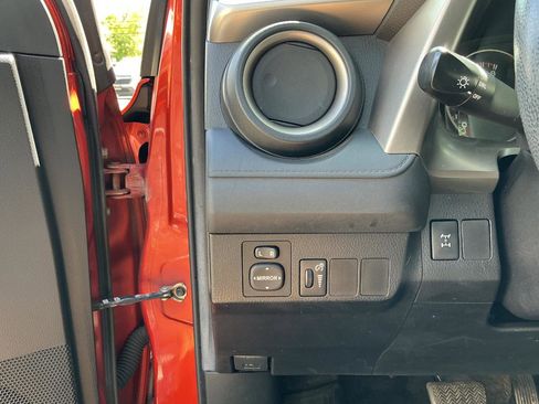 Used 2016 Toyota RAV4 LE AWD/4WD image 10