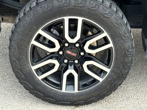 Used 2024 GMC Sierra 1500 AT4 w/ Technology Package image 10