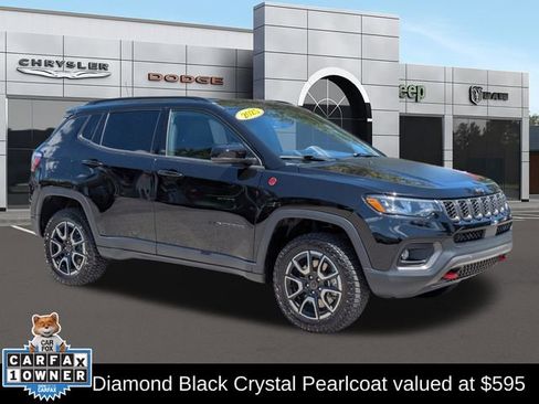 Used 2025 Jeep Compass Trailhawk image 1