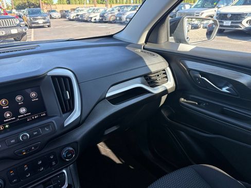 Used 2024 GMC Terrain SLE FWD image 30