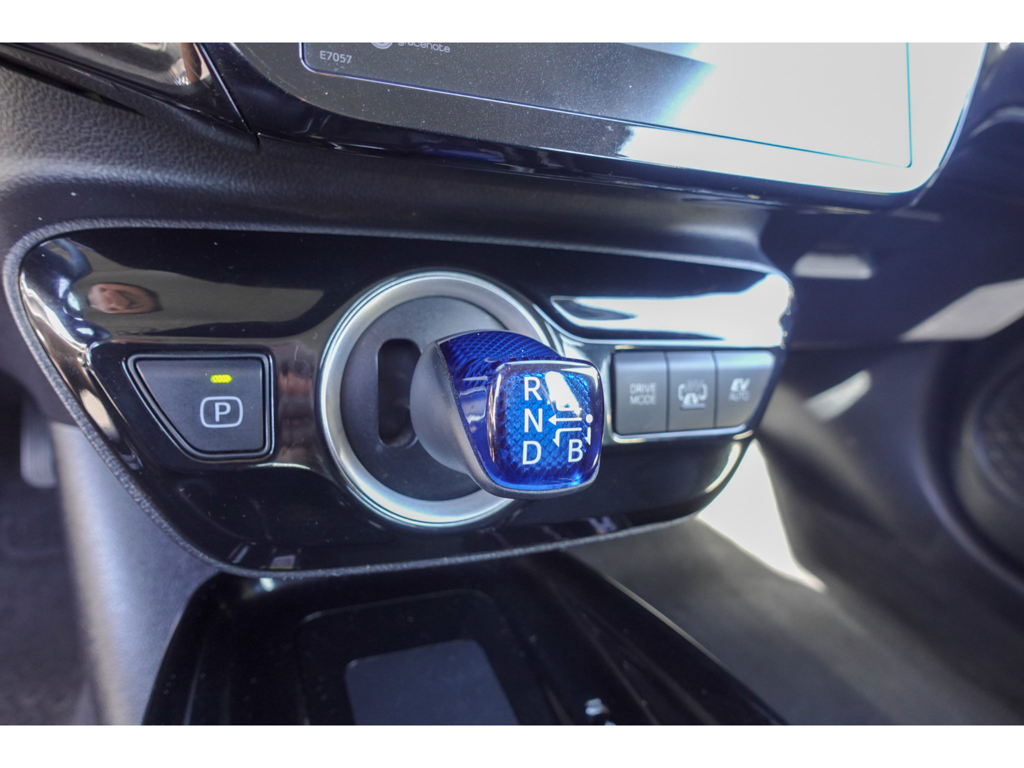 Used 2022 Toyota Prius Prime XLE FWD image 19