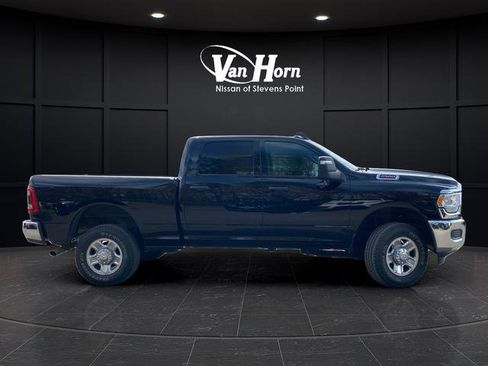 Used 2024 RAM 2500 Tradesman w/ Chrome Appearance Group image 5