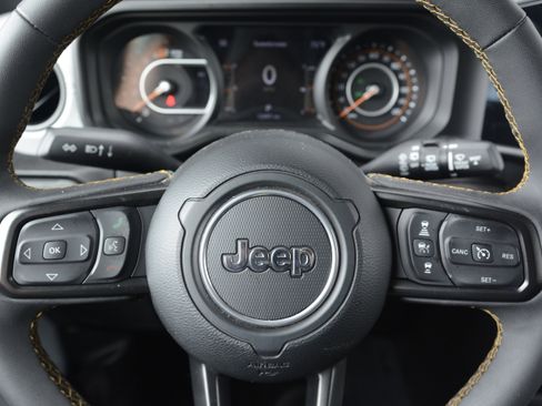 Used 2024 Jeep Wrangler Unlimited Sport AWD/4WD image 15