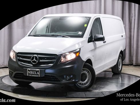Used 2022 Mercedes-Benz Metris image 1