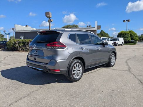 Used 2019 Nissan Rogue S w/ Special Edition Package FWD image 4