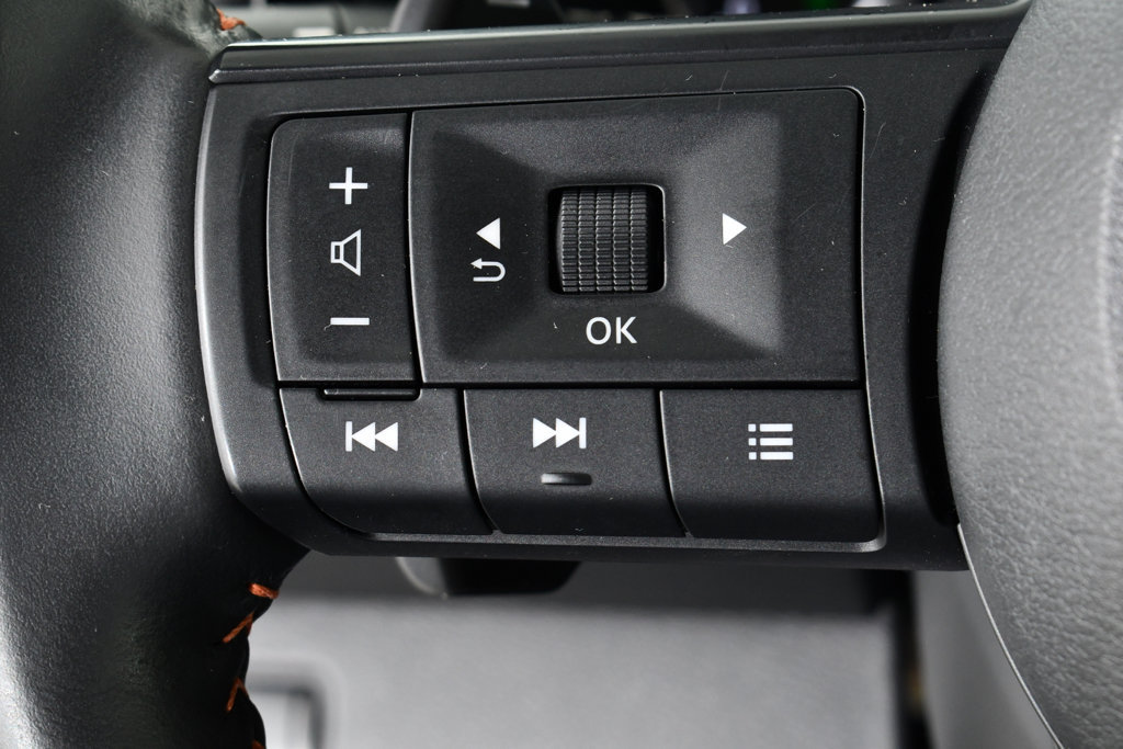 Used 2025 Nissan Pathfinder Rock Creek AWD/4WD image 32