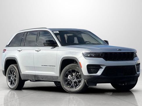New 2025 Jeep Grand Cherokee Altitude image 2