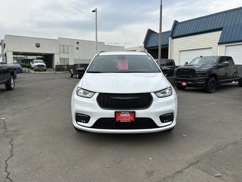 New 2026 Chrysler Pacifica Select w/ S Appearance Package image 8