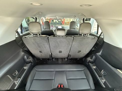 Used 2022 Ford Explorer XLT w/ Equipment Group 202A image 14