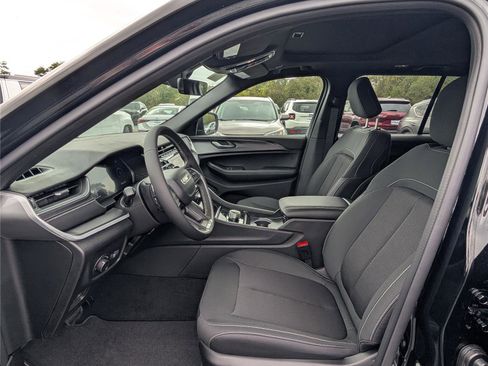 New 2025 Jeep Grand Cherokee Laredo X image 10