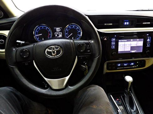 Used 2017 Toyota Corolla LE FWD image 17