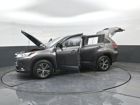 Used 2019 Toyota Highlander LE image 48
