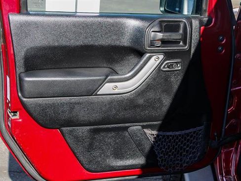 Used 2013 Jeep Wrangler Unlimited Sahara image 20