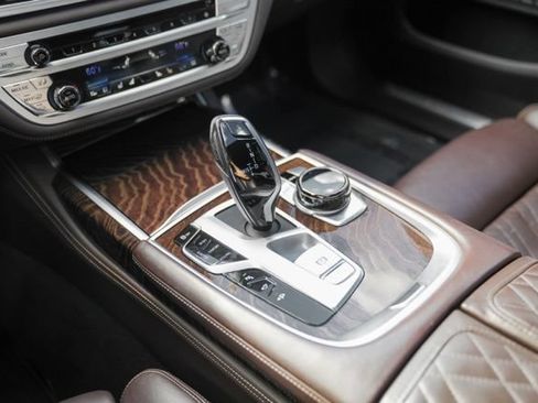 Used 2021 BMW 750i xDrive w/ Luxury Rear Seating Package AWD/4WD image 30