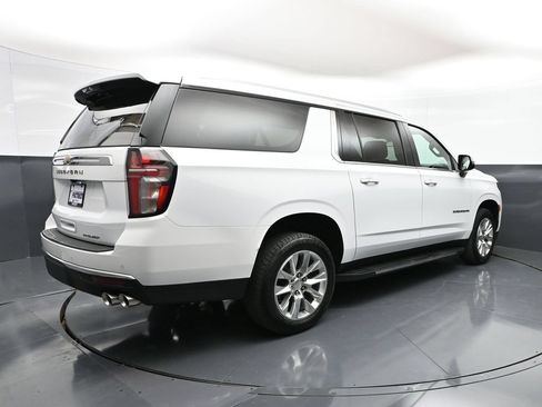 Used 2023 Chevrolet Suburban Premier AWD/4WD image 35