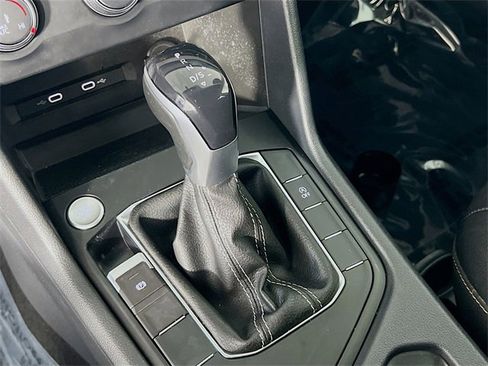 Used 2022 Volkswagen Taos SE image 23