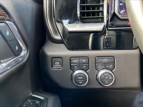 Used 2024 GMC Sierra 1500 Elevation w/ Preferred Package AWD/4WD image 31