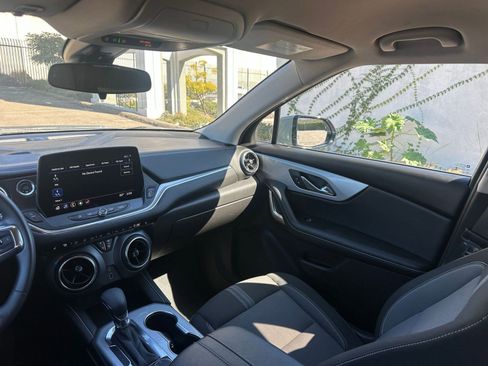 Used 2025 Chevrolet Blazer LT image 35