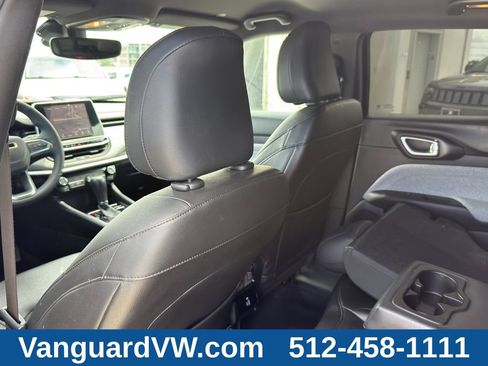 Used 2025 Jeep Compass Latitude w/ Convenience Group AWD/4WD image 29