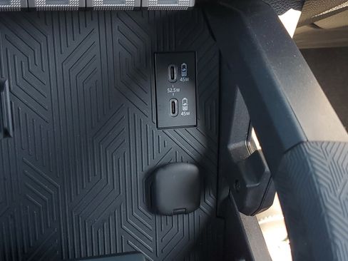 Used 2025 Toyota Tacoma TRD Sport image 28