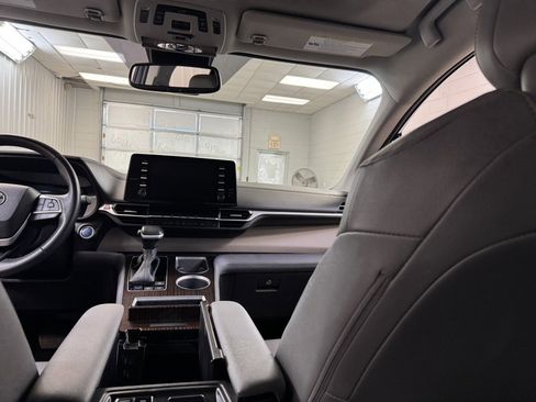 Used 2024 Toyota Sienna XLE image 20